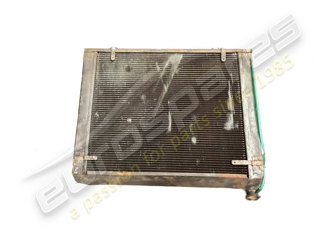 used maserati water radiator (alternative 65747). part number 115cr65608 (2)