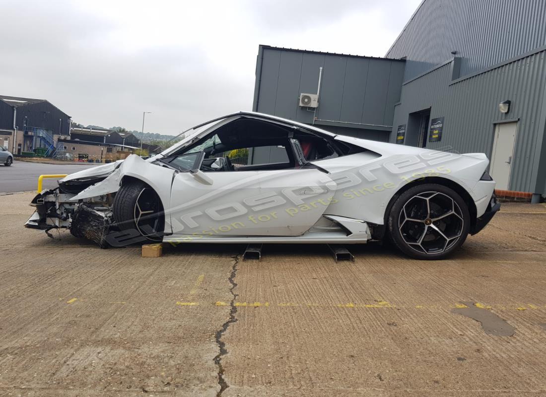 lamborghini evo coupe (2020) with 5,552 miles, being prepared for dismantling #2